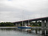 Яхта "Глория" у Ладожского моста