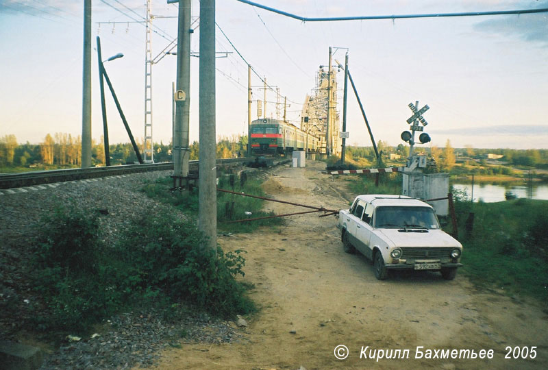 Электропоезд ЭТ2М-059 на Кузьминском мосту через Неву
