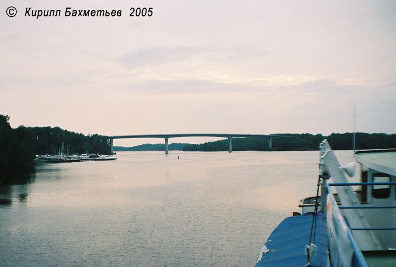 Мост через озеро Сайма с бегера на остров Хюётиёнсаари