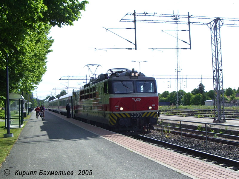 Электровоз Sr1-3009 с поездом Йоэнсу - Хельсинки