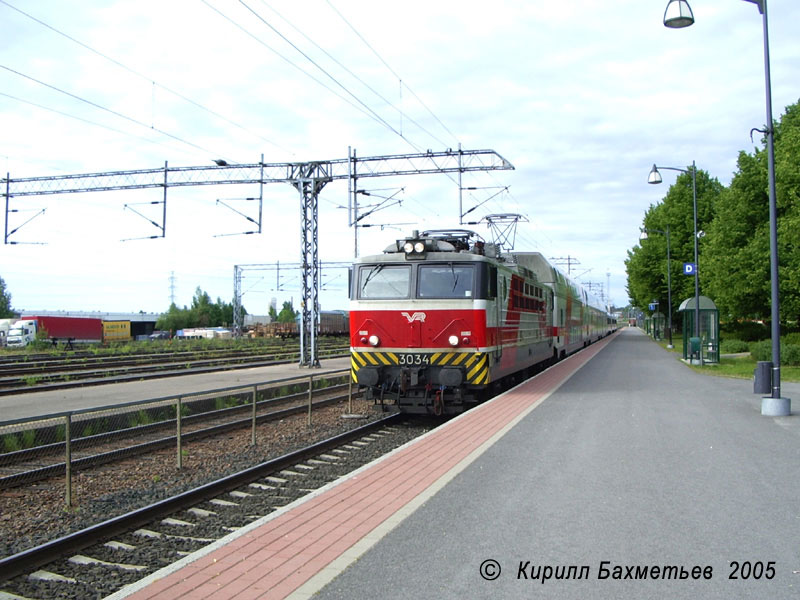 Электровоз Sr1-3034 с поездом Хельсинки-Йоэнсу