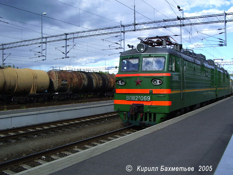 Электровоз ВЛ82М-069 с поездом "Сибелиус"