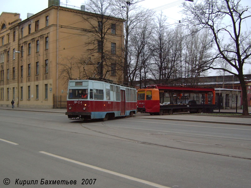 "Двуглавый" служебный трамвай ПР-24 на базе ЛМ-68М и трамвай-кран РТ-10
