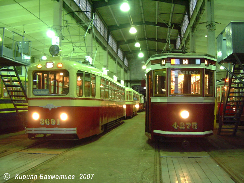 Трамвайные вагоны ЛМ-49 № 6391 и ЛМ-33 № 4275