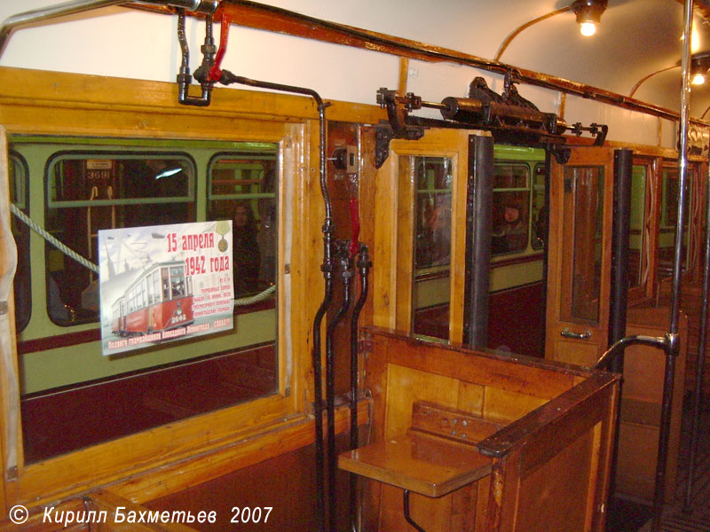 Место кондуктора в салоне трамвайного вагона ЛМ-33 № 4275