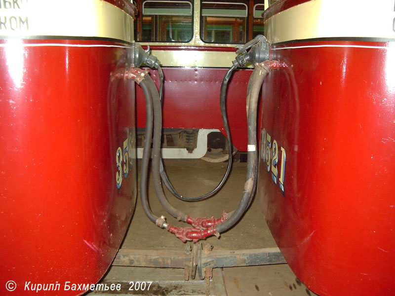 Сцепка трамвайных вагонов ЛМ-47 № 3521 и ЛП-47 № 3584