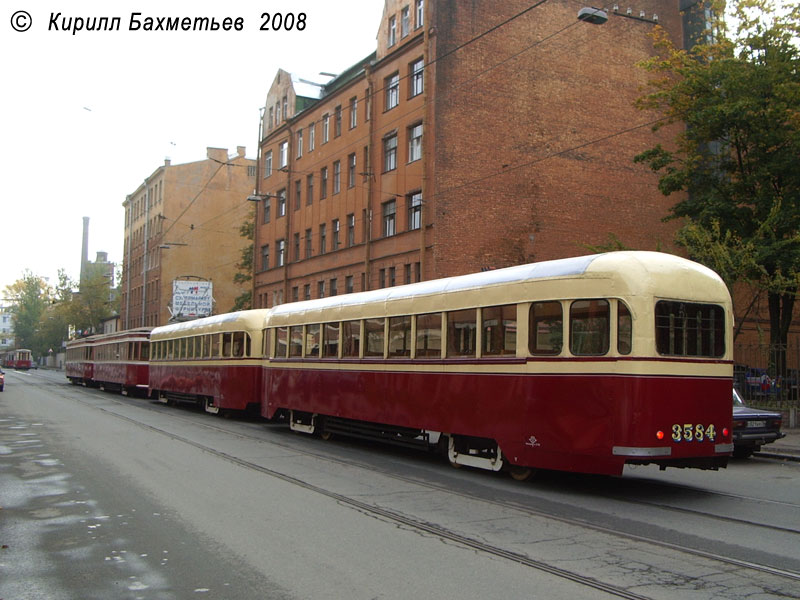 Трамвайные вагоны ЛМ-33 № 4275 с прицепным вагоном ЛП-33 № 4454 и ЛМ-47 № 3521 с прицепным вагоном ЛП-47 № 3584