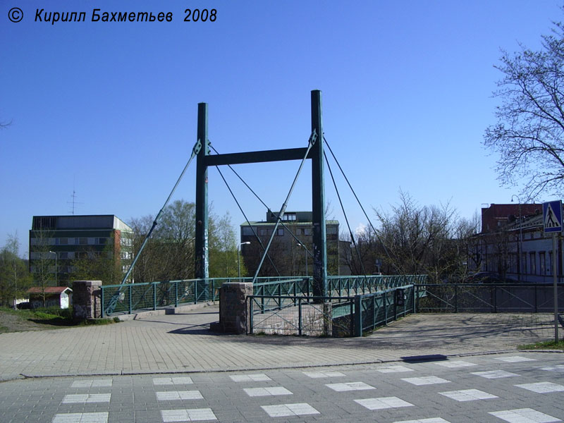 Пешеходный мост через железную дорогу