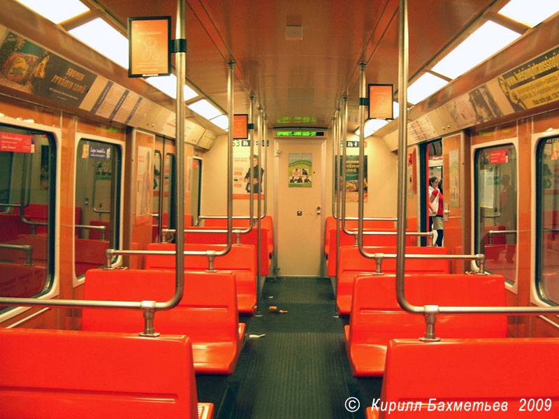 Салон вагона метро M100