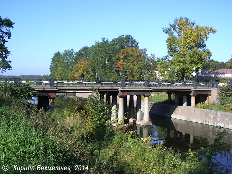 Петровский мост через Староладожский канал