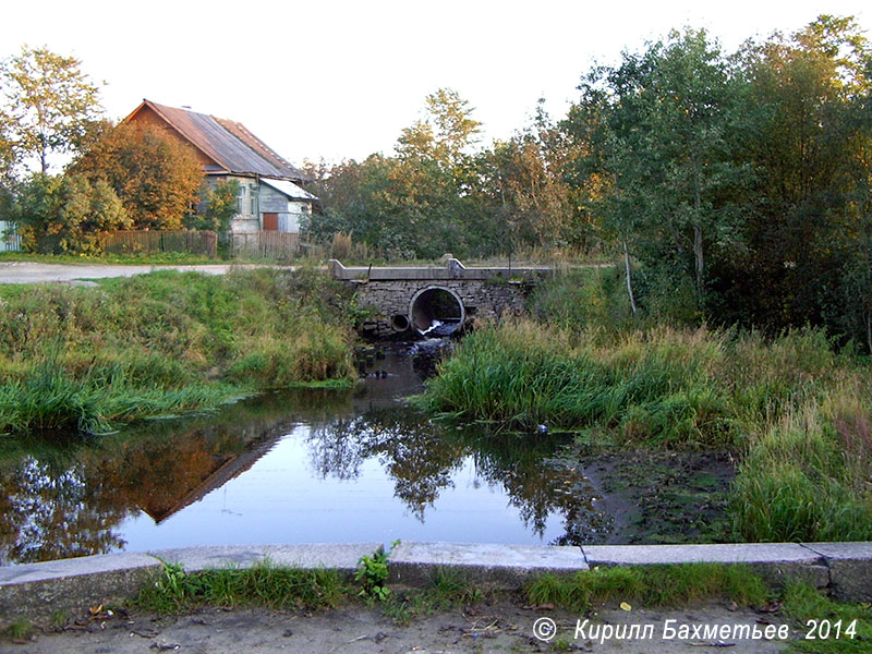 Водопропускная труба на речке Рябиновке у пересечения со Староладожским каналом