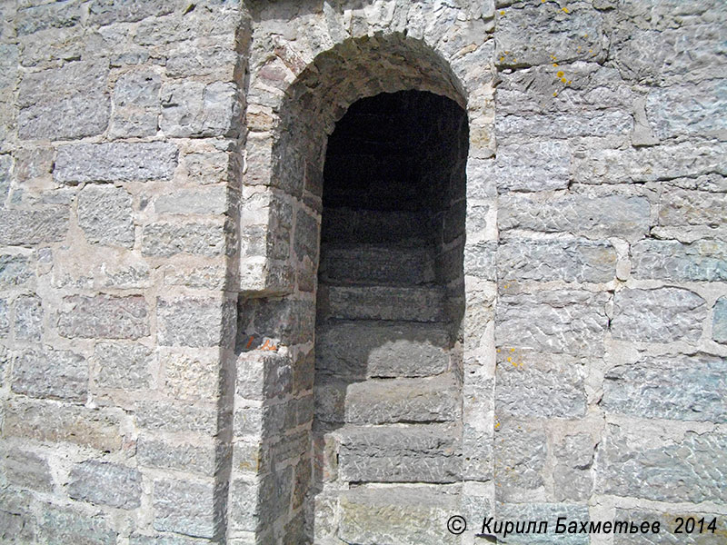 Лестница в Средней башне Копорской крепости
