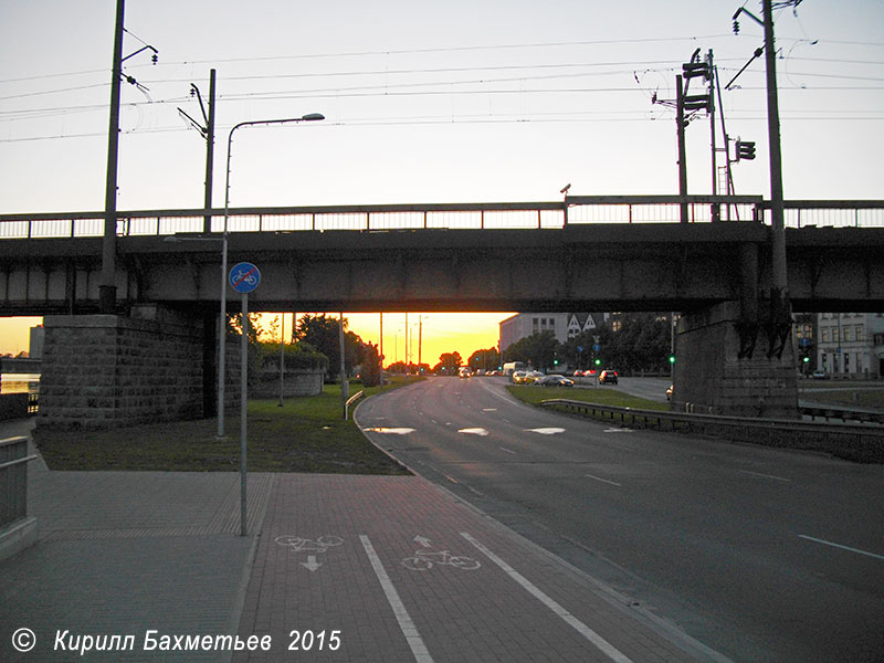 Подъездная эстакада железнодорожного моста через Даугаву