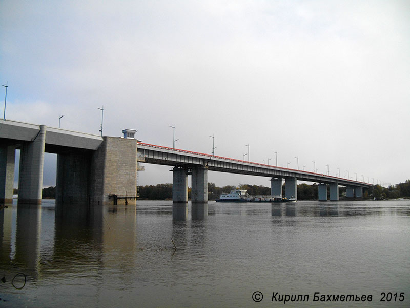 Танкер "Залив" под Ладожским мостом