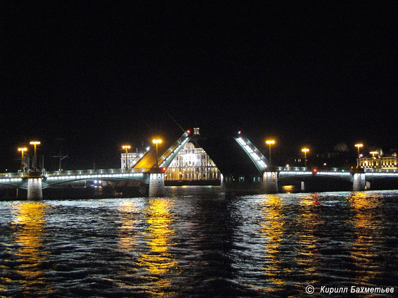 Сампсониевский мост во время разводки