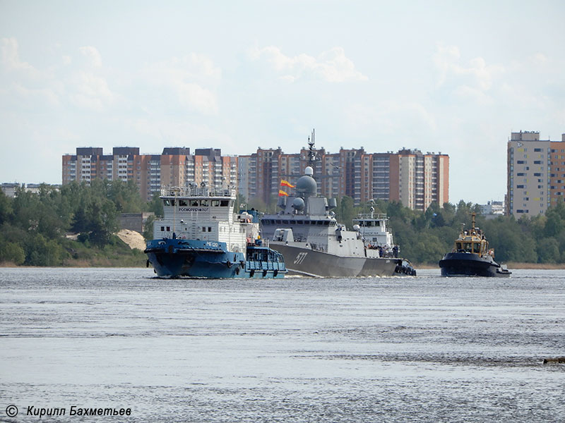 Малый ракетный корабль "Советск" ("Тайфун") с буксирами "МБ-1219", "Шлюзовой-156" и "РБ Волчок"