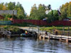 Проход лодки под наплавным мостом через Новоладожский канал