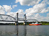 Проход лоцманского судна "Санкт-Петербург" под разведённым Кузьминским мостом