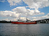 Лоцманское судно "Санкт-Петербург" у Ладожского моста