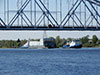 Баржа "Сильвер-3004" с буксирами "МБ-1216" и "Паллада" у Кузьминского моста через Неву