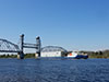 Теплоход "Топаз Москва" у разведённого Кузьминского моста через Неву