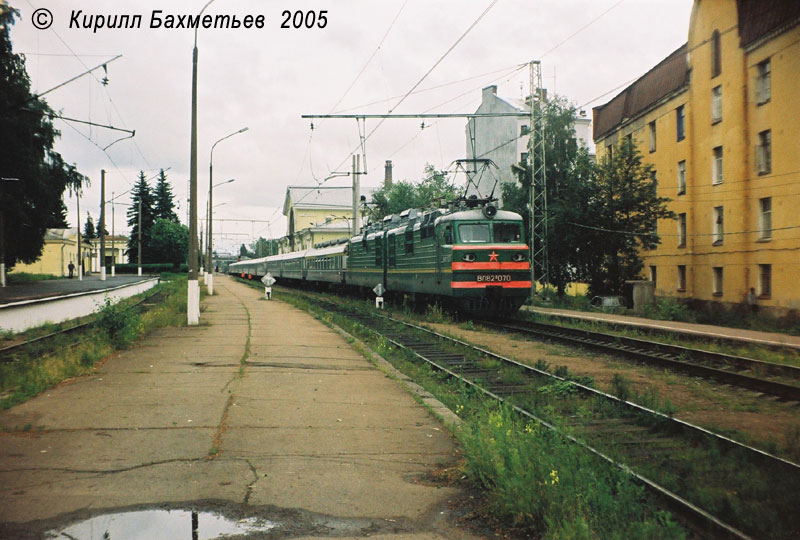 Электровоз ВЛ82м-070 с поездом Санкт-Петербург - Хельсинки "Сибелиус"