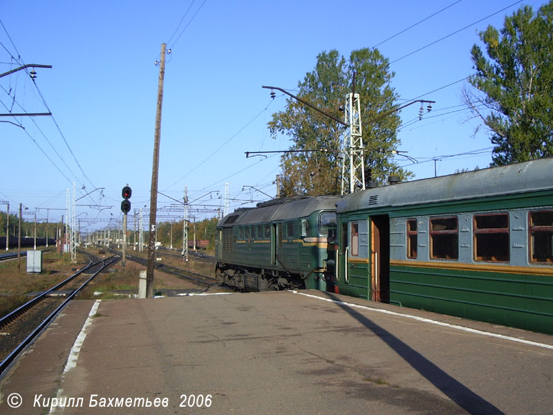 Тепловоз М62-1570 с электропоездом ЭР2-446