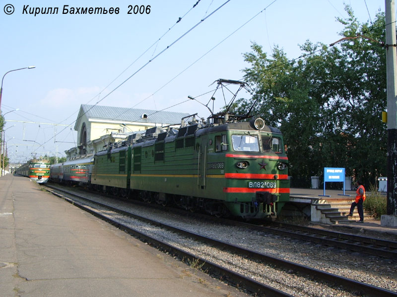 Электровоз ВЛ82м-069 с поездом Санкт-Петербург - Хельсинки "Сибелиус"