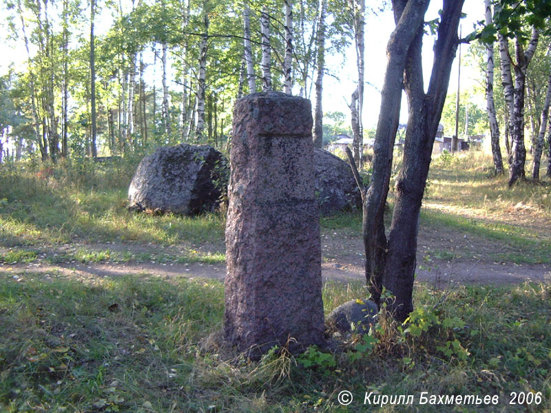 Гранитный километровый столб