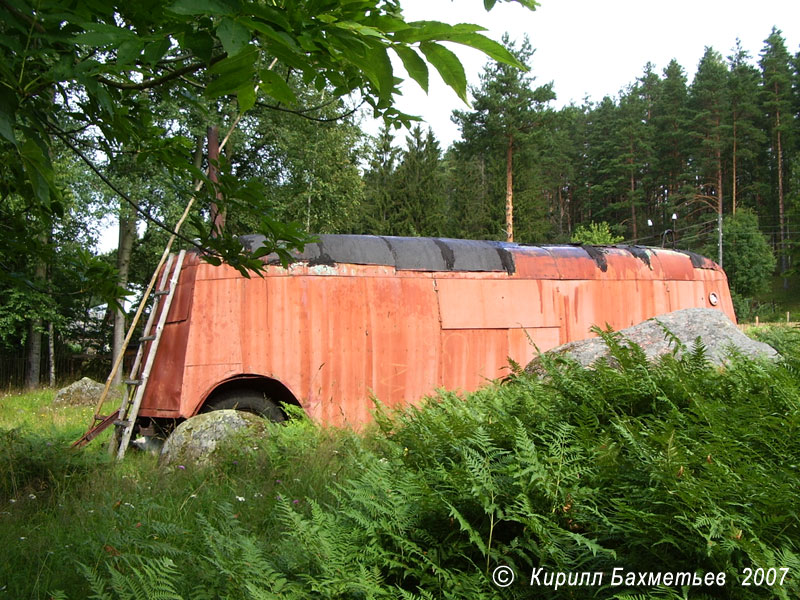 Троллейбус ЯТБ, превращённый в сарай