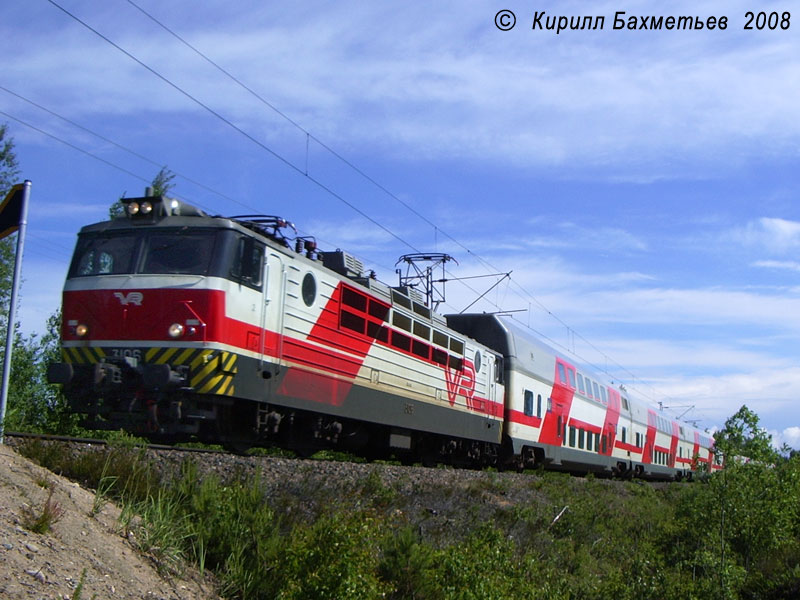 Электровоз Sr1-3106 с междугородним поездом Йоэнсу – Хельсинки