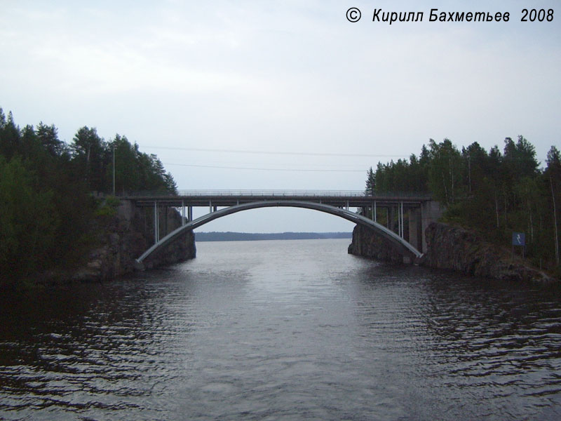 Мост через пролив