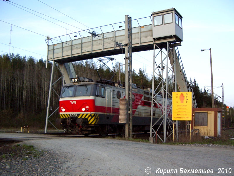 Электровоз Sr1-3096, выполняющий манёвры