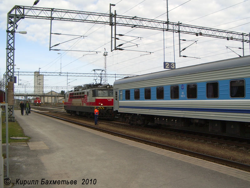 Прицепка электровоза Sr1-3088 к поезду Санкт-Петербург – Хельсинки "Репин"