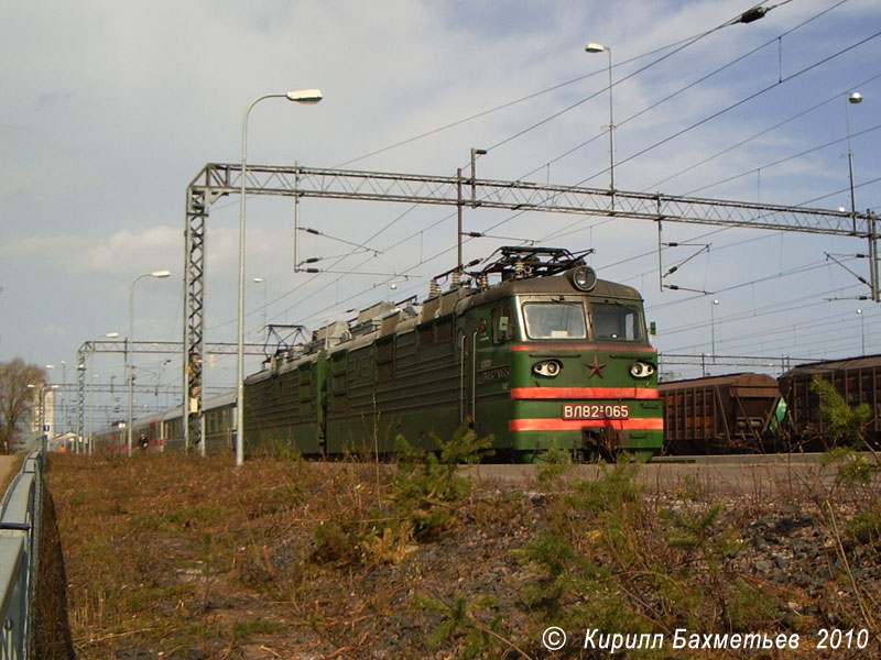 Электровоз ВЛ82м-065 с поездом Хельсинки – Санкт-Петербург "Сибелиус"