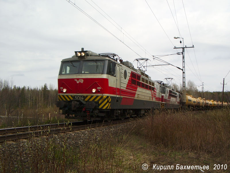 Электровоз Sr1-3014 с грузовым поездом