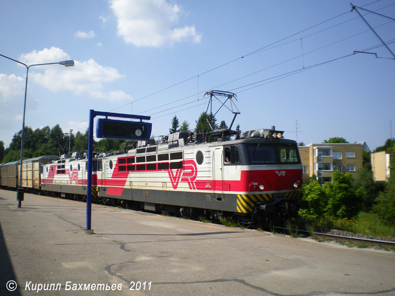 Два электровоза Sr1 с грузовым поездом