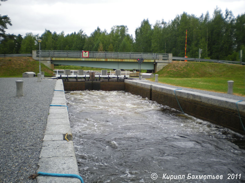 Заполнение верхней шлюзовой камеры водой