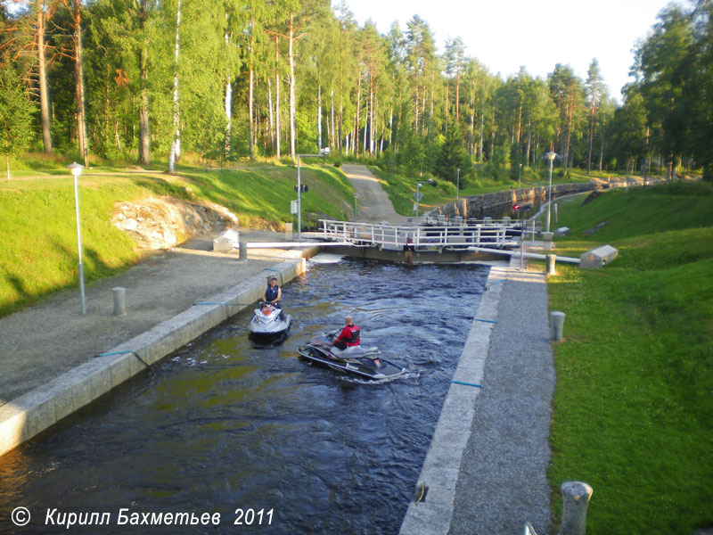 Водные мотоциклы в средней шлюзовой камере