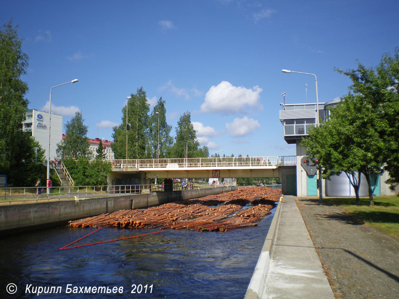 Плот в Йоэнсуском шлюзе