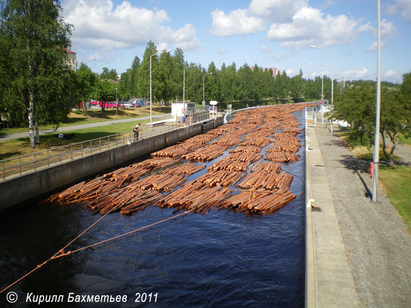 Плот в Йоэнсуском шлюзе