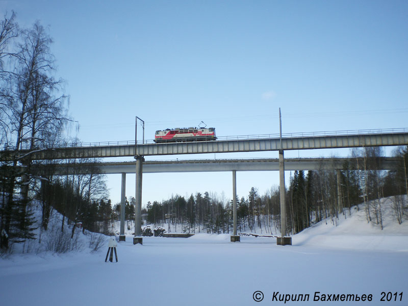 Электровоз Sr1 на мосту через Сайменский канал