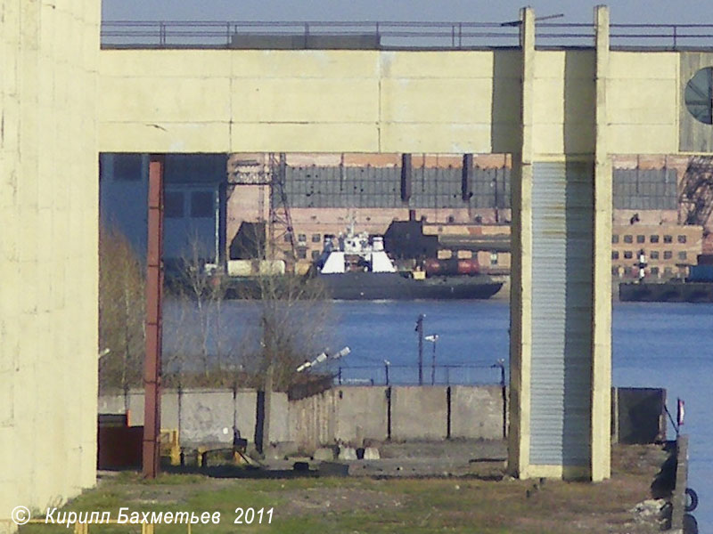 Паром "ПЛ-2", соединяющий ж. д. Балтийского завода с "большой землёй"