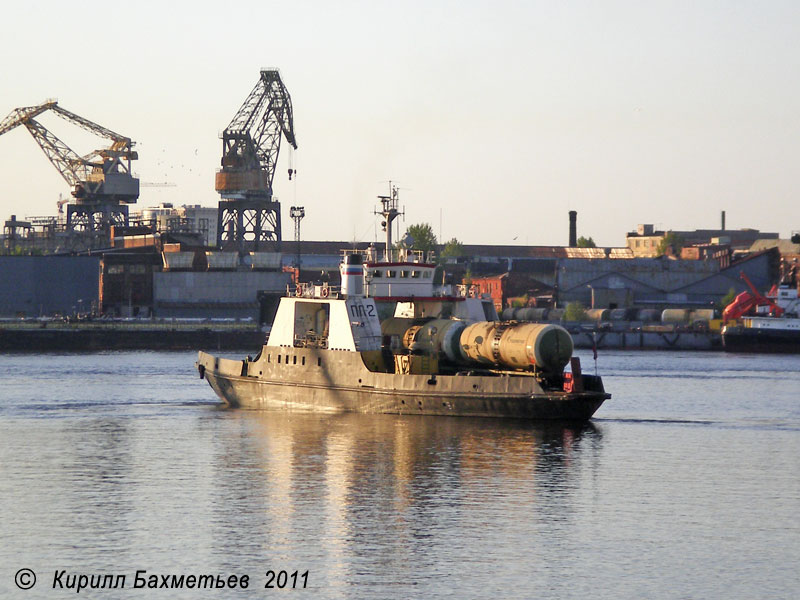 Паром "ПЛ-2", соединяющий ж. д. Балтийского завода с "большой землёй"