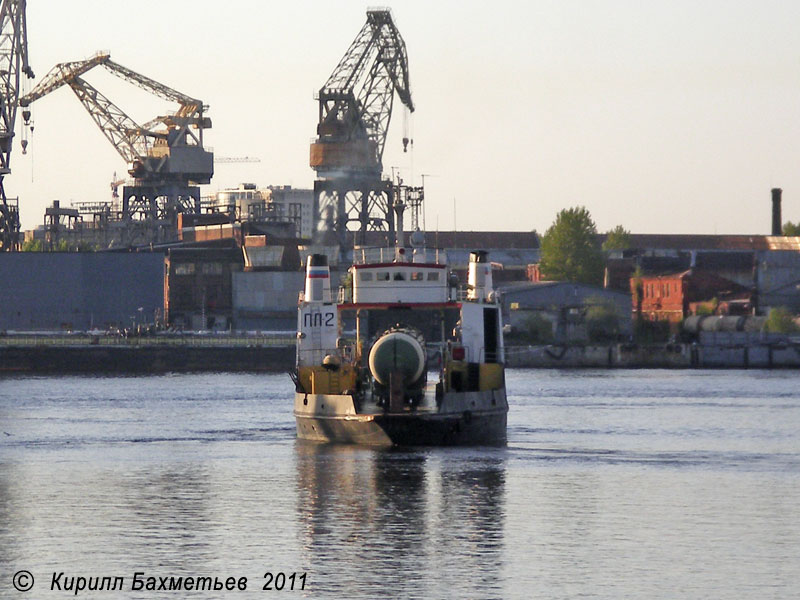 Паром "ПЛ-2", соединяющий ж. д. Балтийского завода с "большой землёй"