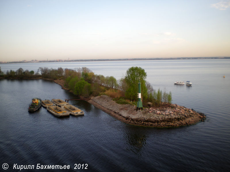 Оконечность южной дамбы, ограждающей Морской канал