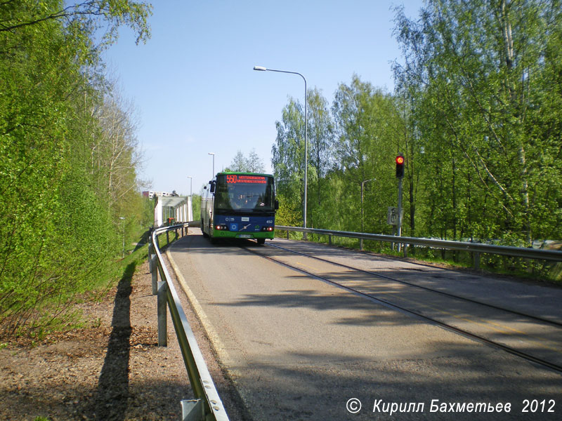 Въезд на железнодорожно-автобусный мост через реку Ванта