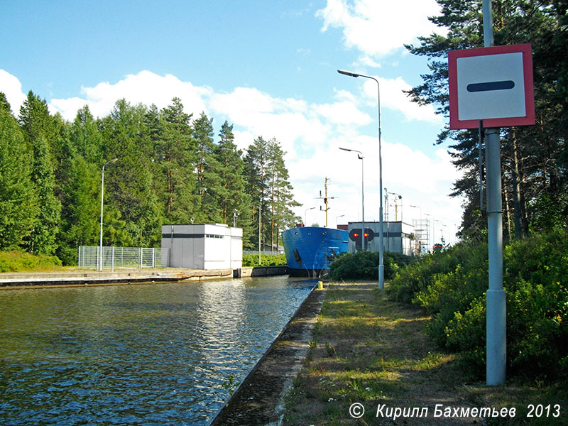 Теплоход "Сабина" в шлюзе "Соскуа"