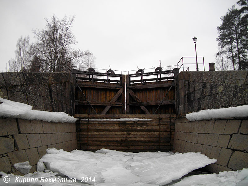 Нижние шлюзовые ворота