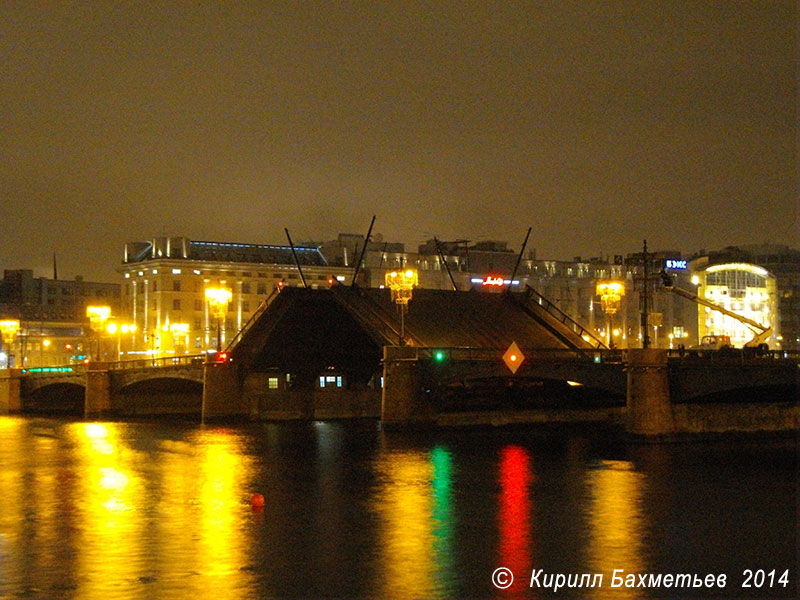 Сампсониевский мост во время разводки